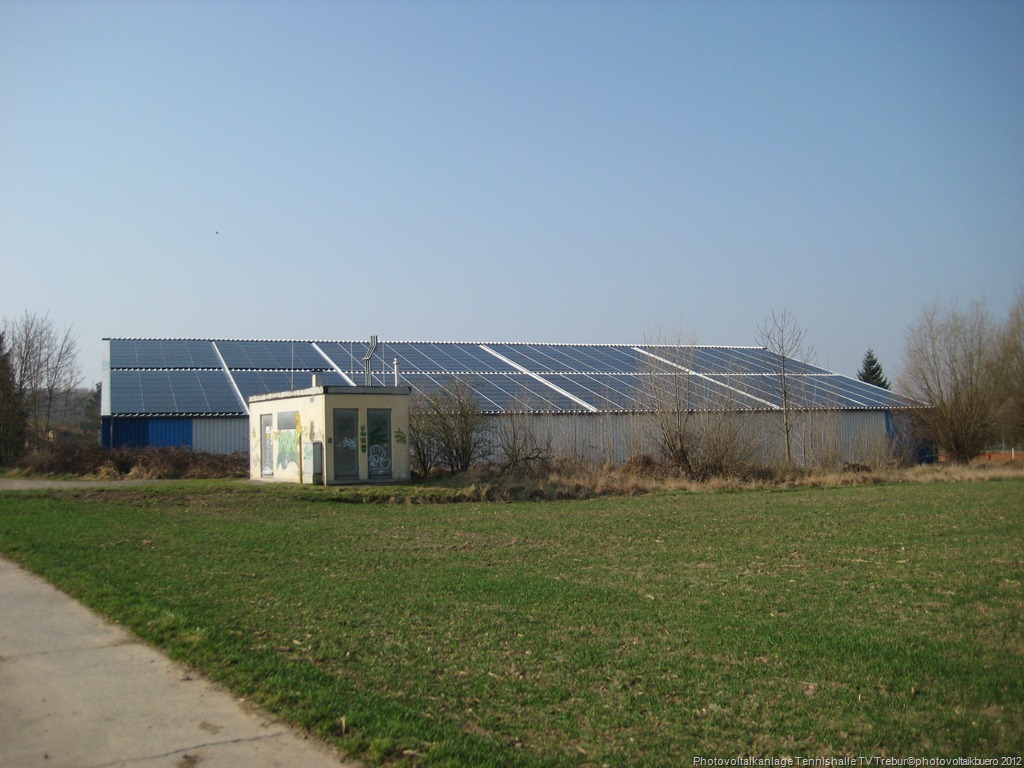 Photovoltaikanlage Tennishalle TV Trebur Nordostseite